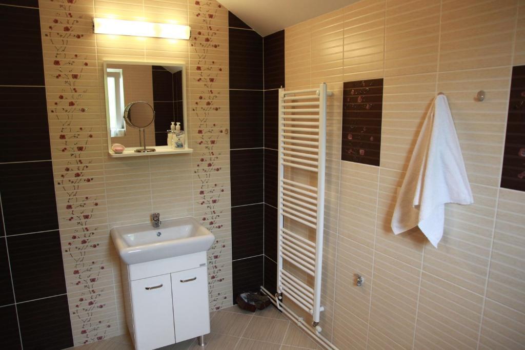 Casa File De Poveste Targu Jiu Room photo